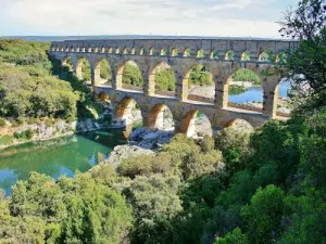 El puente visto desde el lado de la corriente (© JE)