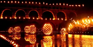 Noche de luciérnagas en el Pont du Gard