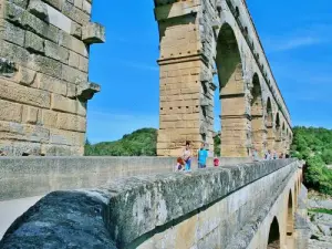 Chaussée du Pont du Gard (© JE)