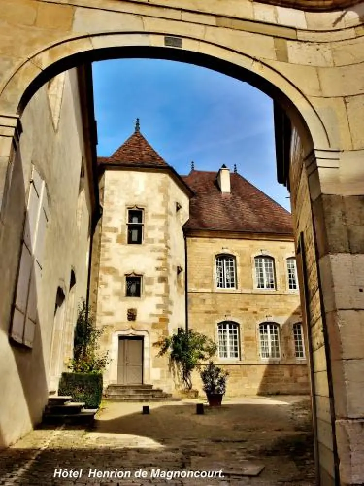 Vesoul - Hôtel Henrion de Magnoncourt (© Jean Espirat)