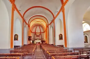 L'intérieur de l'église Saint-Sauveur