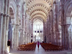 Nave der Basilika (© J. E)