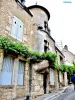 House with turret (© Jean Espirat)