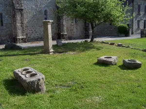 Le rovine gallo-romane vicino alla chiesa