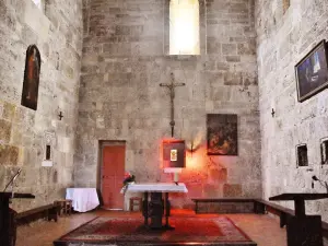 El interior de la iglesia Saint Léocadie.