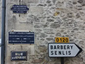 Villers-Saint-Frambourg - Plaques anciennes restaurées