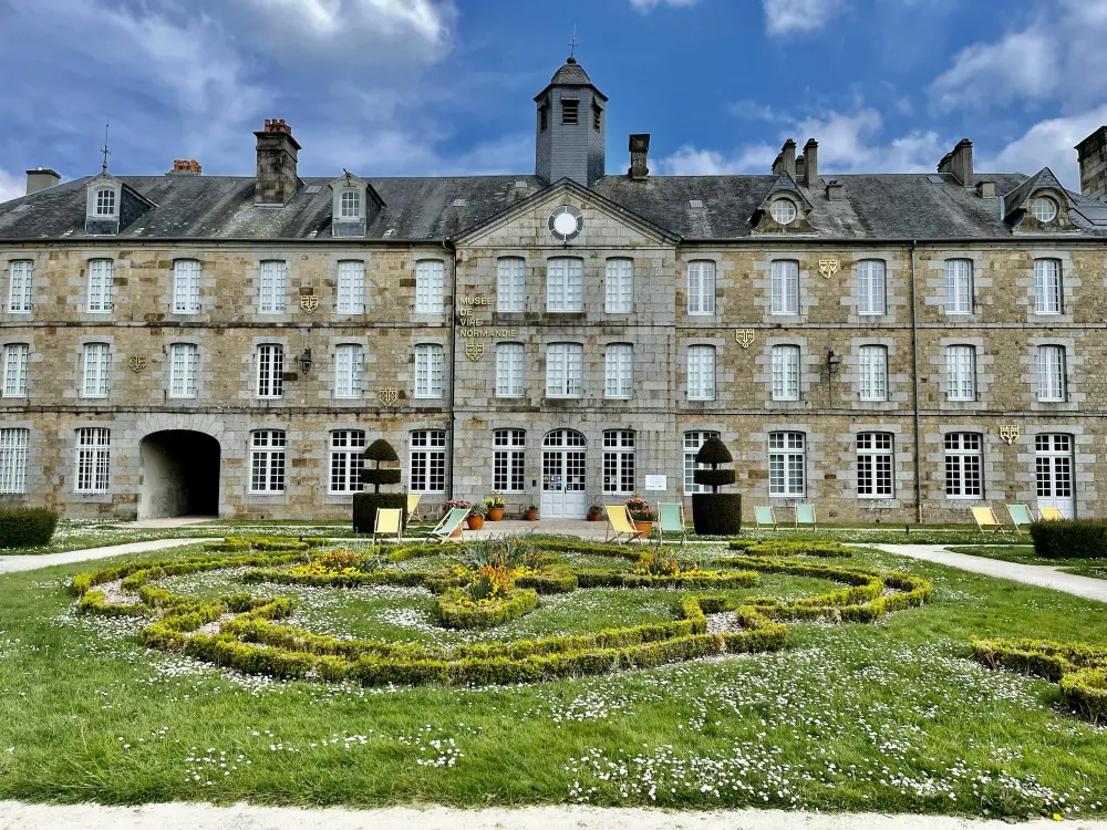 Vire Normandie - Entrance and garden of the Vire Normandie Museum