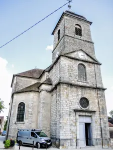 Porche y campanario de la iglesia (© J.E)