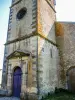 Glockenturm und Vorhalle der Kirche (© J.E)