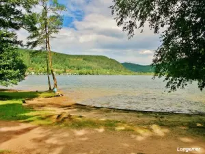 Lake Longemer – Strand vorgelagert (© JE)