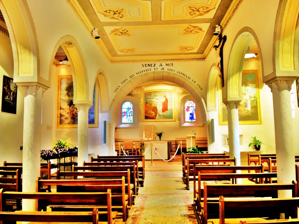 Yvoire - Nef de l'église Saint-Pancrace (© Jean Espirat)