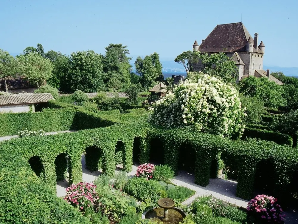 Yvoire - Vue sur le château (© Jardin des 5 sens)