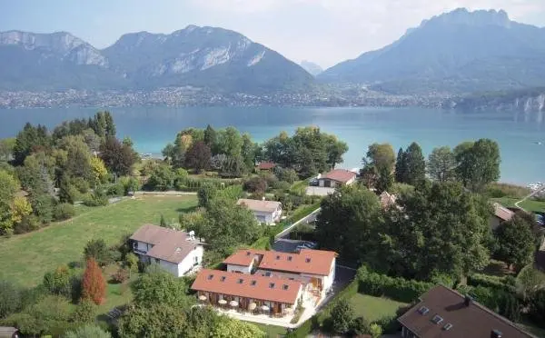 L'Aurore du Lac - Holiday & weekend hotel in Sevrier