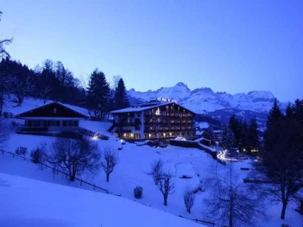 Aux Ducs de Savoie - Holiday & weekend hotel in Combloux