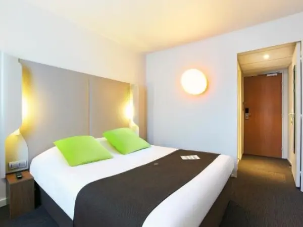 Campanile Saint-Quentin-En-Yvelines - Holiday & weekend hotel in Montigny-le-Bretonneux