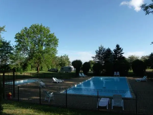 Camping de la Croix d'Arles - Hotel vakantie & weekend in Bourg