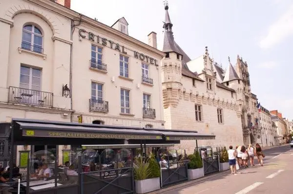 Cristal Hôtel Restaurant - Holiday & weekend hotel in Saumur