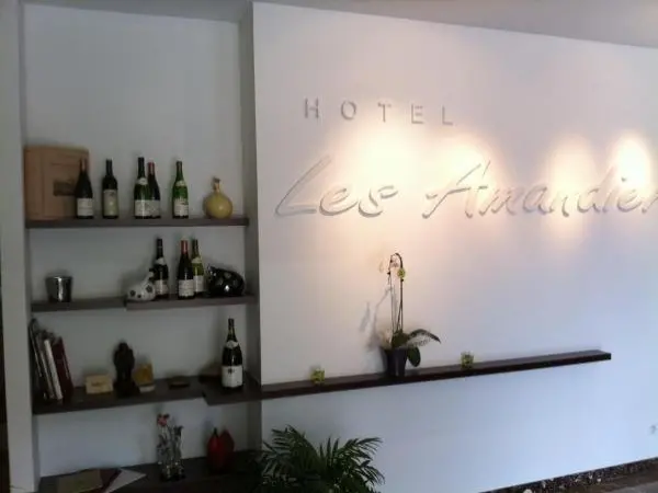 Hotel Les Amandiers - Hotel Urlaub & Wochenende in Tournon-sur-Rhône