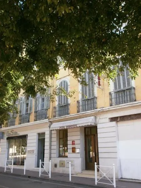 Hôtel Bonaparte - Holiday & weekend hotel in Toulon