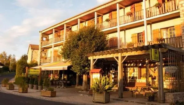 Hôtel La Clairière - Hotel vacaciones y fines de semana en Chambon-sur-Dolore