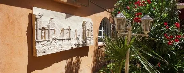 Hôtel Le Derby - Holiday & weekend hotel in Cagnes-sur-Mer