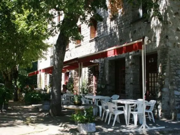 Hôtel - Pub Le Petit Bosquet - Hotel vacaciones y fines de semana en Santo-Pietro-di-Venaco