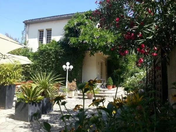 Hôtel La Résidence - Hotel Urlaub & Wochenende in Villeneuve-sur-Lot