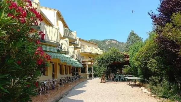 Hôtel Sous l'Olivier - Hotel vacanze e weekend a Buis-les-Baronnies