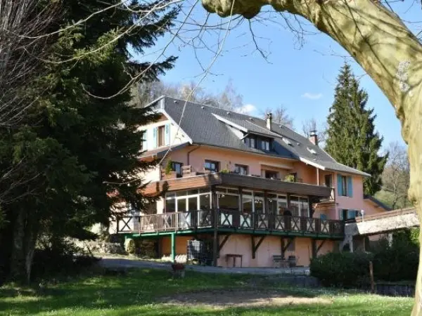 Les Lodges du Lac - Hotel vacaciones y fines de semana en Saint-Alban-de-Montbel