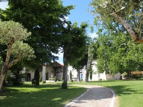 Logis Domaine des Chais - Holiday & weekend hotel in Thénac