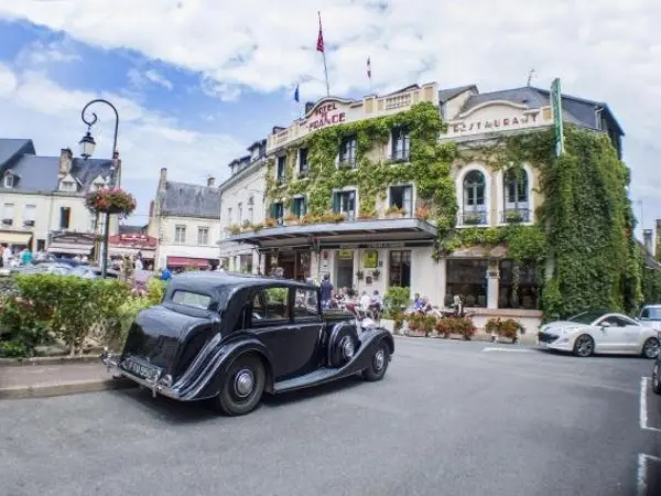 Logis Hotel De France - Holiday & weekend hotel in La Chartre-sur-le-Loir