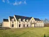 Logis Hôtel Sully le Château - Отель для отдыха и выходных — Saint-Père-sur-Loire