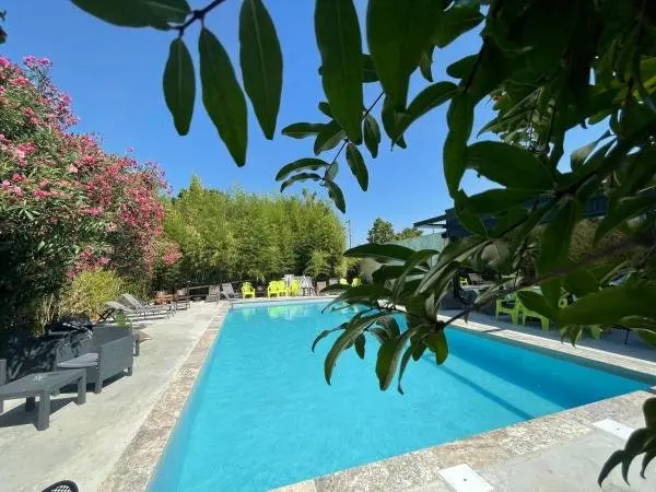 Logis NIMOTEL Hôtel Cosy - Hotel Urlaub & Wochenende in Nîmes