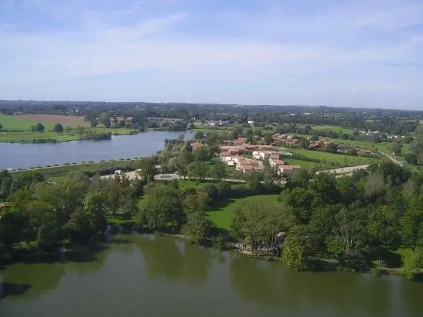 Pescalis Résidence Les Maisons du Lac - Hôtel vacances & week-end à Moncoutant-sur-Sèvre