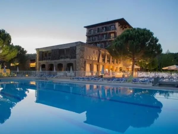 ULVF Hôtel Castel Luberon - Hotel vacanze e weekend a Apt
