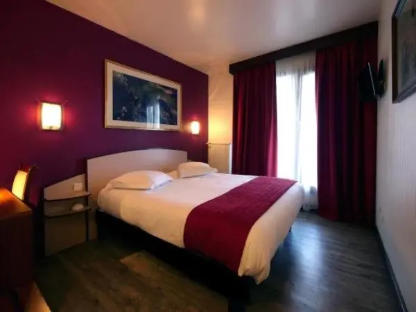 Le Vert Galant - Holiday & weekend hotel in Villepinte