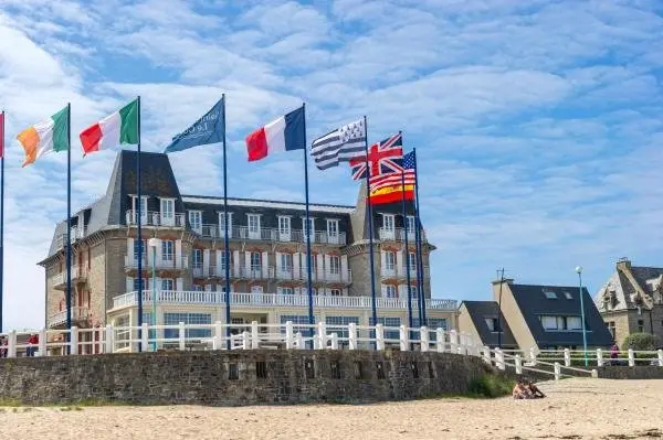 VTF L'Hotel Des Bains - Hotel vacanze e weekend a Saint-Cast-le-Guildo