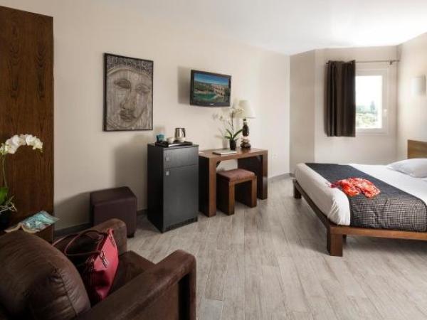 Hotel Le Ya Tis Saint Laurent Des Arbres Hotel Le Ya Tis Saint Laurent Des Arbres