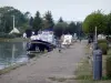 Бургундский канал - Пристань для яхт Пуйи-Ан-Оксуа и пришвартованные к ней лодки