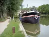 Бургундский канал - Пришвартованная лодка у Пон-Д'уш в долине Уш