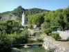 Долина Роанна - Вид на реку Роан, усаженную деревьями и колокольню церкви Сен-Назер-ле-Дезерт