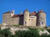 Замок Берз-ле-Шатель - Фасад средневековой крепости (феодальный замок); в Маконне