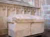 Королевский монастырь Бру - Интерьер церкви Броу: саркофаг