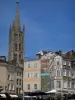 Лимож - Колокольня церкви Сен-Мишель-де-Лион, фасад Тромп-эль, дома и террасы кафе на площади Мот