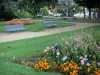 Нерис-ле-Бен - Термальный парк со скамейками, цветниками, газонами и деревьями