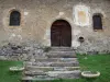 Плампинет - Фасад романской церкви Сан-Себастьян украшен расписными солнечными часами; в долине Кларе