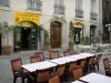 Форкалькье - Фасад и террасы кафе на площади Сен-Мишель