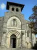 Церковь Мойракс - Бывший клюнийский монастырь: колокольня, фасад и портал церкви Нотр-Дам (романское здание)
