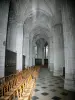 Эвре - Интерьер собора Нотр-Дам: амбулаторные и деревянные заборы часовен