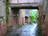 コロンジュ・ラ・ルージュ - 中世の村の中心部にある覆われた通路